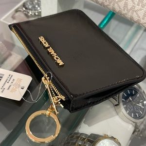 MICHAEL KORS
Jet Set Travel Small Top Zip Coin Pouch With ID Keychain 
Black
NWT